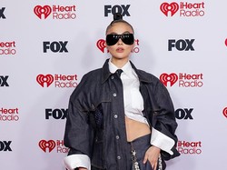 Foto: Gaya Agnez Mo Pamer Perut Rata di Red Carpet iHeartRadio 2026