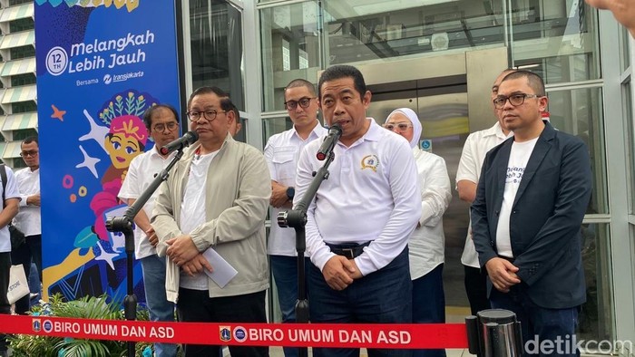 Gubernur DKI Jakarta Pramono Anung (Kiri). (Devi/detikcom)