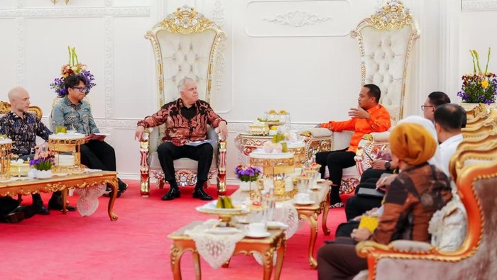 Gubernur Sulsel Andi Sudirman Sulaiman menerima kunjungan Kedutaan Besar Amerika Serikat.