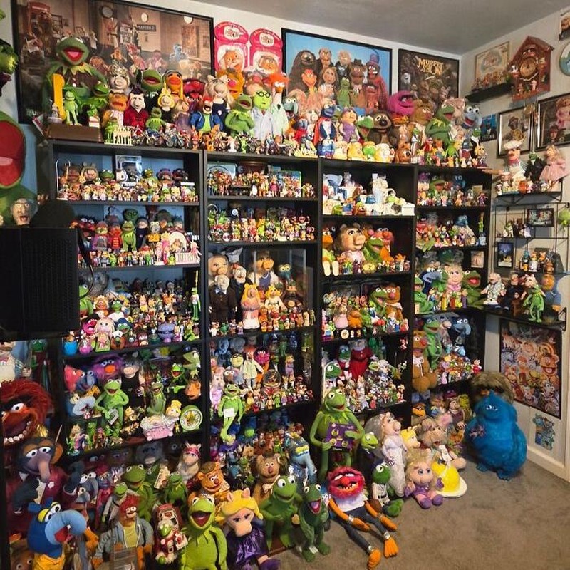 Koleksi barang nggak melulu soal perangko atau koin kuno. Beberapa orang di dunia ini mendedikasikan waktu mereka untuk mengumpulkan benda tak terduga yang punya cerita.