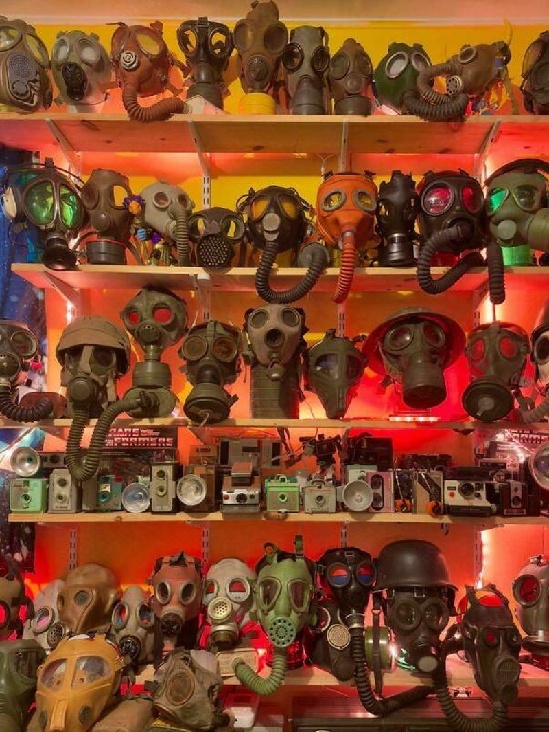 Koleksi barang nggak melulu soal perangko atau koin kuno. Beberapa orang di dunia ini mendedikasikan waktu mereka untuk mengumpulkan benda tak terduga yang punya cerita.