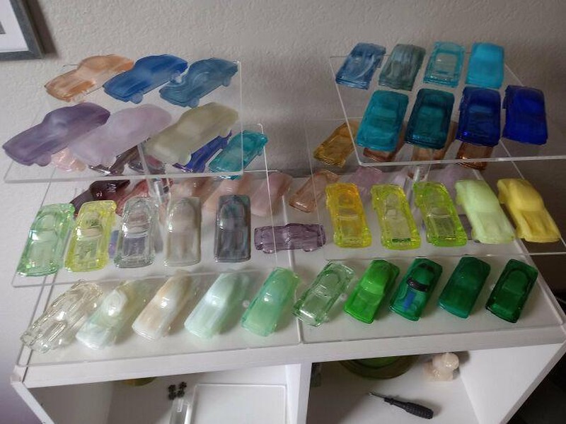 Koleksi barang nggak melulu soal perangko atau koin kuno. Beberapa orang di dunia ini mendedikasikan waktu mereka untuk mengumpulkan benda tak terduga yang punya cerita.