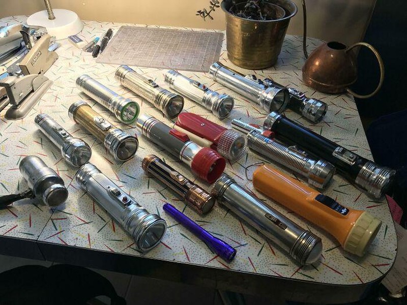 Koleksi barang nggak melulu soal perangko atau koin kuno. Beberapa orang di dunia ini mendedikasikan waktu mereka untuk mengumpulkan benda tak terduga yang punya cerita.