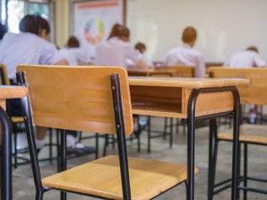 Kemenag Larang Murid Pakai HP di Sekolah, Orang Tua Diminta Batasi di Rumah
