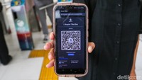 Dalam rangka HUT Transjakarta, PT Transportasi Jakarta menawarkan tarif perjalanan spesial Rp12 bagi pelanggan.