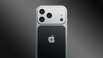 Secara visual, ponsel ini mengusung kombinasi warna hitam dan perak yang terinspirasi dari iPhone generasi pertama yang dirilis pada 2007. Caviar juga menghadirkan detail seperti posisi logo yang sedikit bergeser serta ukiran minimalis, sehingga nuansanya terasa seperti penghormatan terhadap awal perjalanan iPhone. Foto: Caviar