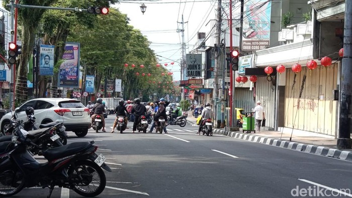Jalan Pemuda Magelang lokasi angkot viral lawan arah.
