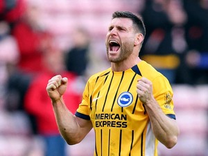 Dan Pemilik Rekor Penampilan Terbanyak EPL Itu Akhirnya Pensiun