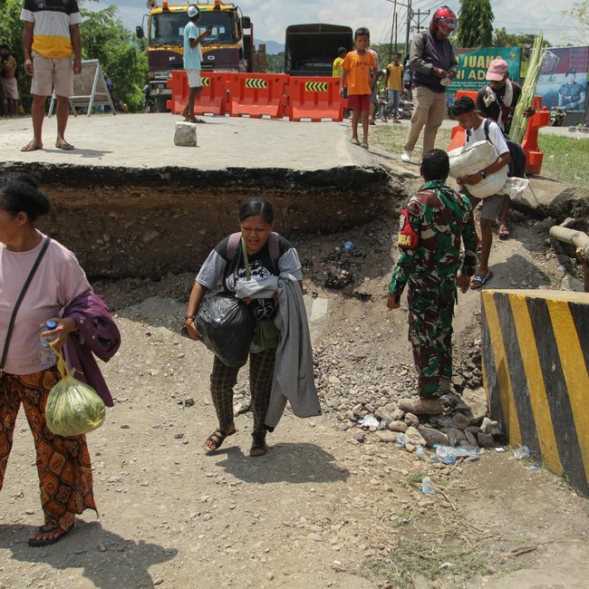 Jembatan Oelmasi Amblas, Akses Kupang-Atambua Lumpuh