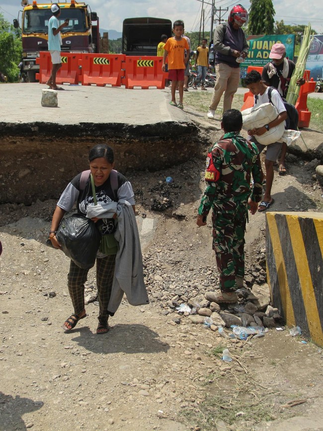 Jembatan Oelmasi Amblas, Akses Kupang-Atambua Lumpuh