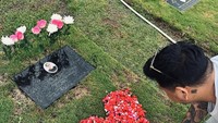 Istri dan anak-anakmu tidak akan pernah berhenti mencintaimu. Mereka sangat mencintaimu, dan cinta itu tidak akan pernah pudar, tulis Christover untuk mendiang Raditya Oloan. Foto: dok instagram Joanna Alexandra