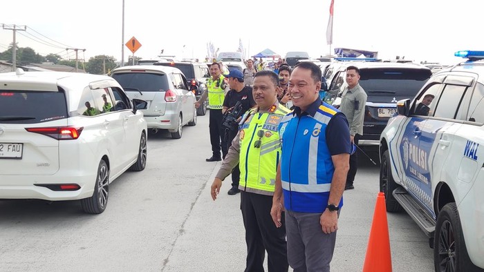 Kakorlantas Tinjau Tol Fungsional Japek II, Pastikan Arus Balik Terkendali: Solusi untuk Mencegah Kemacetan di Hari Raya