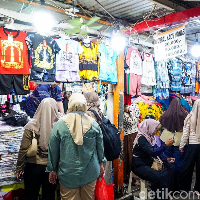 Kawasan Lenggang Jakarta Jadi Favorit Belanja Oleh-oleh