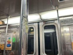 Foto Tingkah Penumpang Kereta AS Ini Bikin Anak KRL RI Auto Tepok Jidat