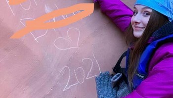 Dia melakukan vandalisme ke batuan cantik di suatu ngarai di area Utah Selatan untuk mempromosikan dirinya. Foto: cruxstew via Bored Panda