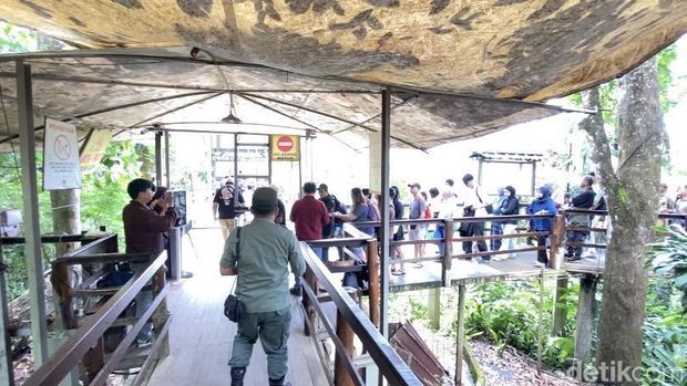 Kunjungan wisatawan di Situ Gunung, Sukabumi Kunjungan wisatawan di Situ Gunung, Sukabumi