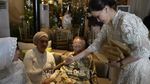 Gak Kaleng-kaleng! Maia Estianty Bagi THR Segepok Uang ke Anak dan Mantu