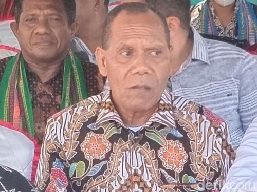 Mantan Bupati Alor dua periode (2014-2024) Amon Djobo meninggal dunia.