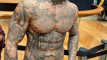 Ngapain lepas-lepas baju begitu? Foto: Eloquentdyslexic via Bored Panda