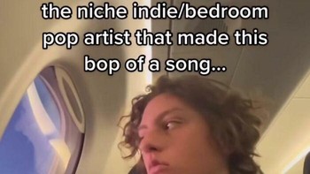 Kalau pun kenal juga nggak bakal peduli, nggak sih? Foto: FOB_cures_my_sadness via Bored Panda