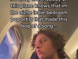 Kelakuan Absurd Si Paling Influencer, Tak Patut Ditiru