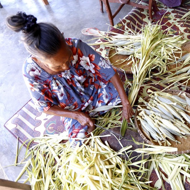 Melihat Pembuatan Dodol Daun Woka khas Lebaran Ketupat
