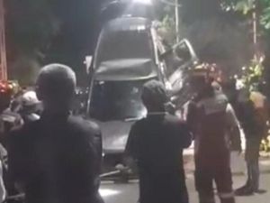 Taksi Online Nyemplung ke Kali saat Putar Balik di Pademangan Jakut