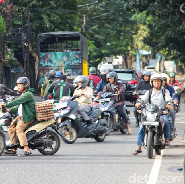 Nekat Lawan Arah, Pengendara Abaikan Keselamatan