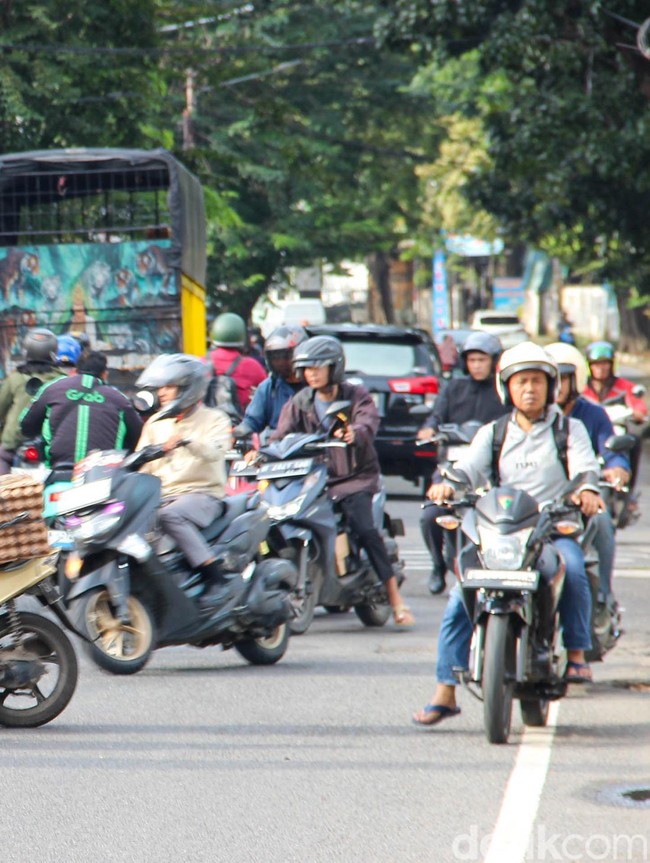 Nekat Lawan Arah, Pengendara Abaikan Keselamatan