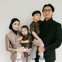 Artis Nikita Willy curi atensi melalui penampilannya yang terlihat berbeda. Kini dirinya lebih sering terlihat tampil dengan mengenakan hijab di kepalanya. Foto: Instagram/@nikitawillyofficial94