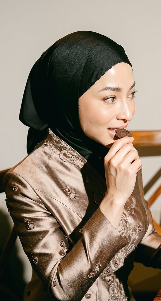 Kini tampil lebih tertutup, Nikita Willy banjir pujian. Banyak yang turut mendoakan agar Nikita bisa terus tampil dengan kenakan hijab. Foto: Instagram/@nikitawillyofficial94