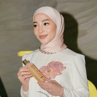 Potret Terbaru Nikita Willy Tampil Dengan Hijab, Cantiknya Bikin Adem