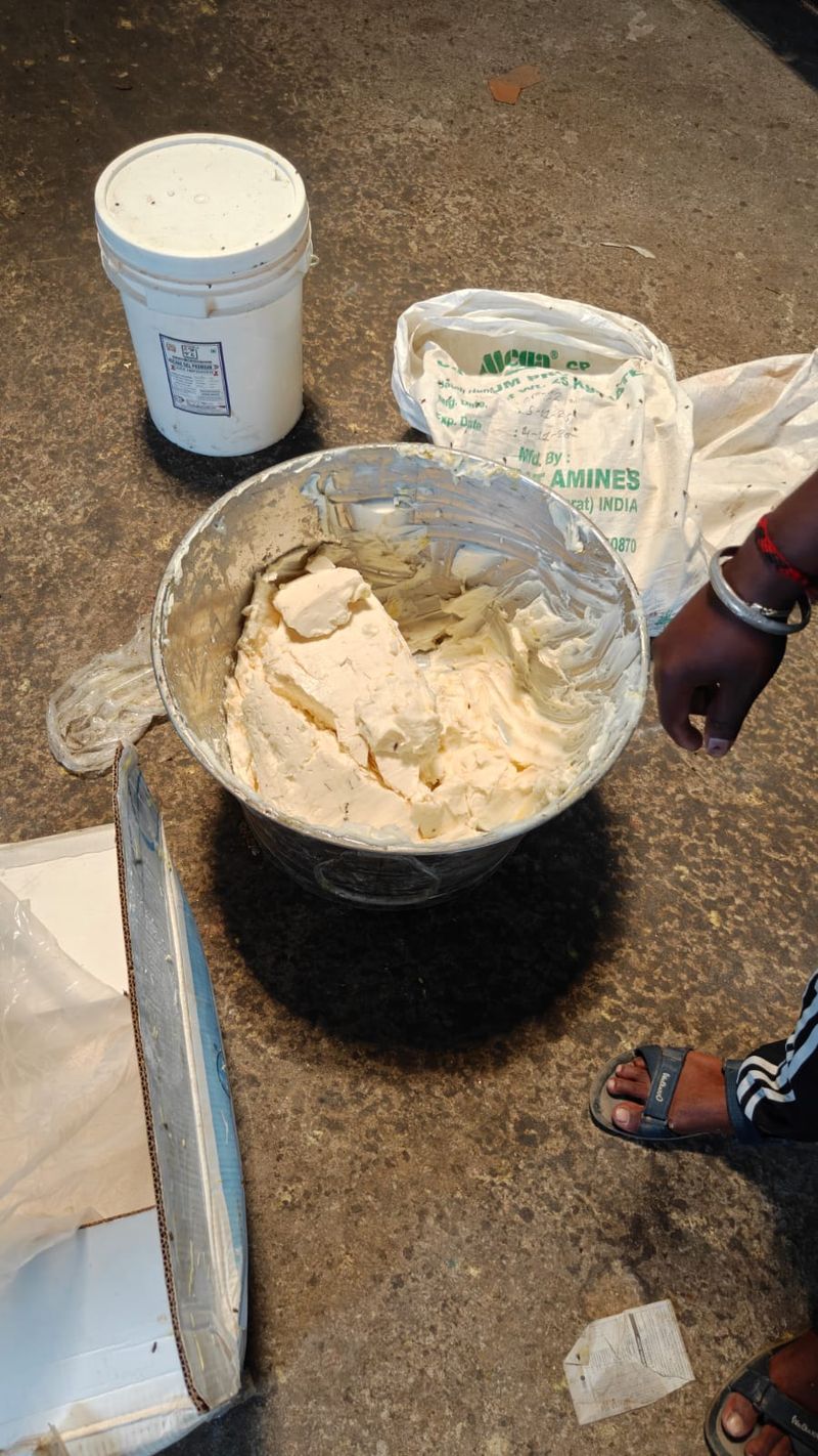 Pabrik Roti Ketahuan Produksi Kue dari Telur Busuk