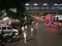 Parkir Liar dan PKL Kembali Picu Macet di Cawang, Petugas Ultimatum Jukir