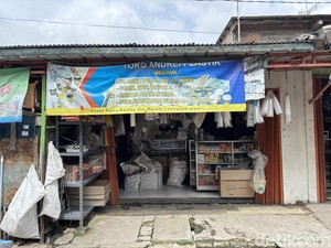 Harga Plastik Naik, Pedagang di Bekasi Rela Cuan Tipis demi Tetap Laris