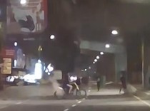 Pemuda Tawuran Ganggu Lalin Pettarani Makassar Malam-malam, Polisi Bubarkan