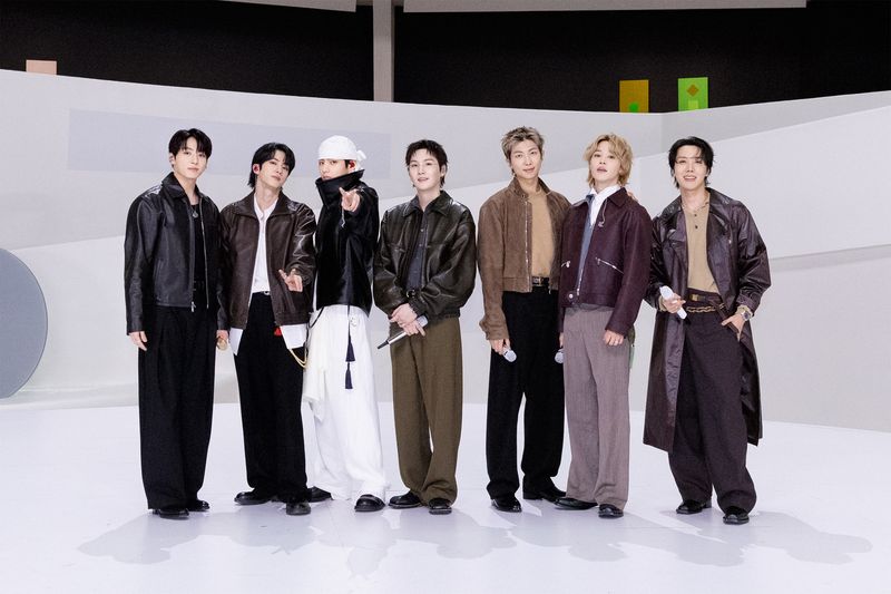 Penampilan BTS di acara The Tonight Show Starring Jimmy Fallon. Penampilan BTS di acara The Tonight Show Starring Jimmy Fallon.