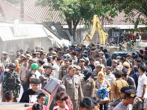 20 PKL di Jalan Kalimantan Makassar Ditertibkan Usai 25 Tahun Kuasai Fasum