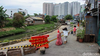 Penurunan Tanah Picu Jalan Amblas di Kayu Mas Utara Pulogadung