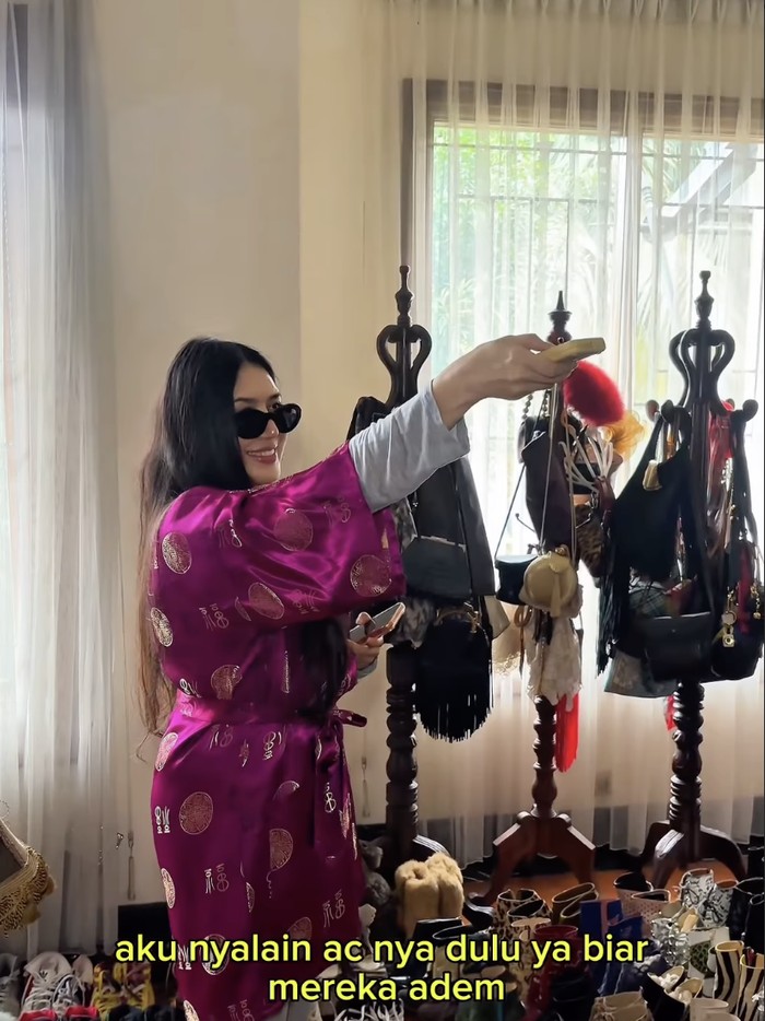 Koleksa mahal penyanyi Sania.