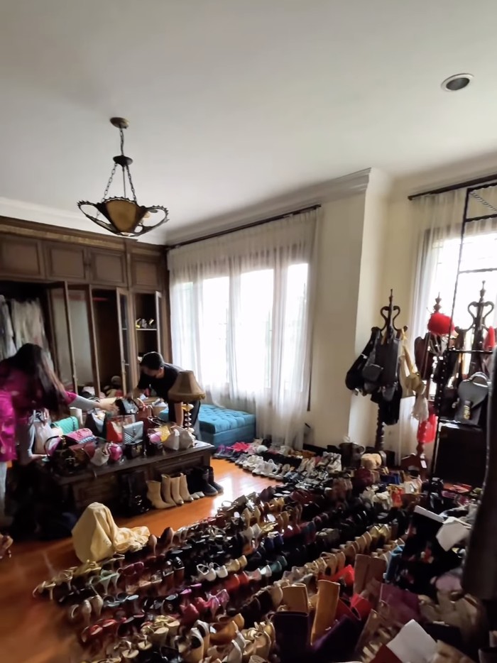 Koleksa mahal penyanyi Sania.