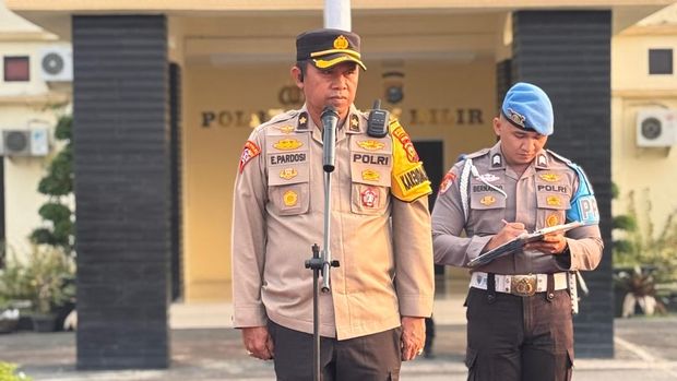 Polres Rokan Hilir (Rohil) mengerahkan ratusan personel Bantuan Kendali Operasi (BKO) ke polsek-polsek yang dinilai rawan kebakaran hutan dan lahan (karhutla). (dok Polda Riau)
