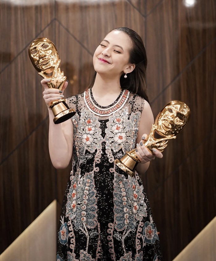 Potret Adhisty Zara Saat Kulineran Enak dan Seru Sambil Promosi Film