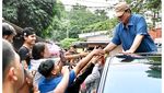 Potret Presiden Prabowo Pakai Mobil Biasa saat Blusukan ke Senen