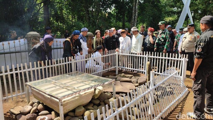 Prasasti Kawali di Situs Astana Gede, ditetapkan jadi Cagar Budaya Tingkat Provinsi Jawa Barat.
