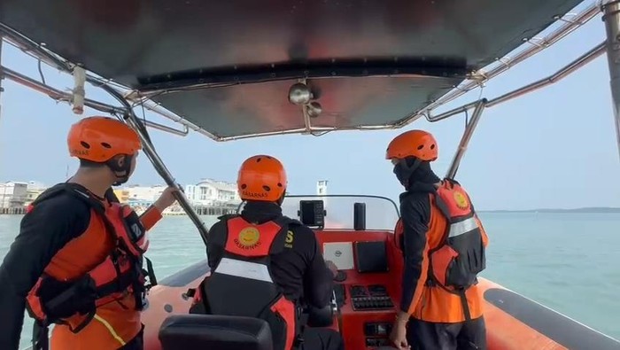 Proses pencarian nelayan hilang di perairan Karimun, Kepri oleh tim SAR gabungan. (Foto: Dok Tim SAR)