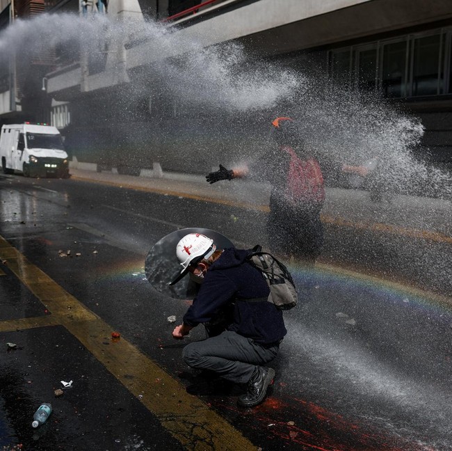 Protes Pemangkasan Anggaran Pendidikan Berujung Bentrok