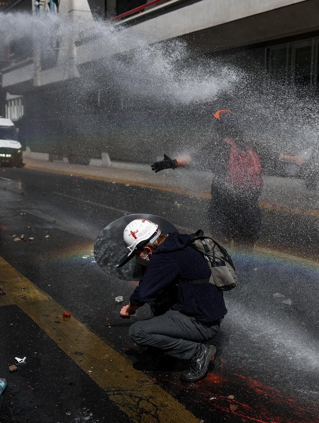 Protes Pemangkasan Anggaran Pendidikan Berujung Bentrok