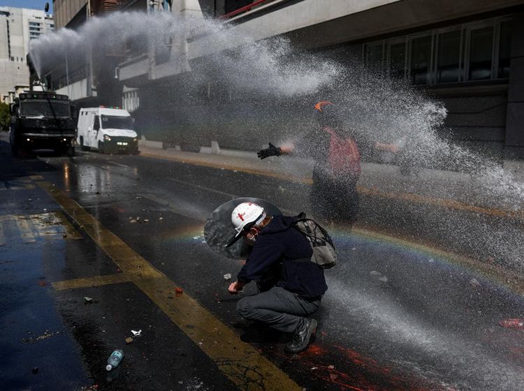 Protes Pemangkasan Anggaran Pendidikan Berujung Bentrok