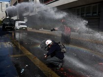 Protes Pemangkasan Anggaran Pendidikan Berujung Bentrok